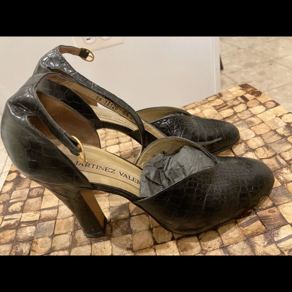 Classy Pumps - image 8